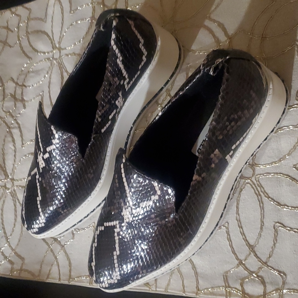Shoes - Picture 3 of 5